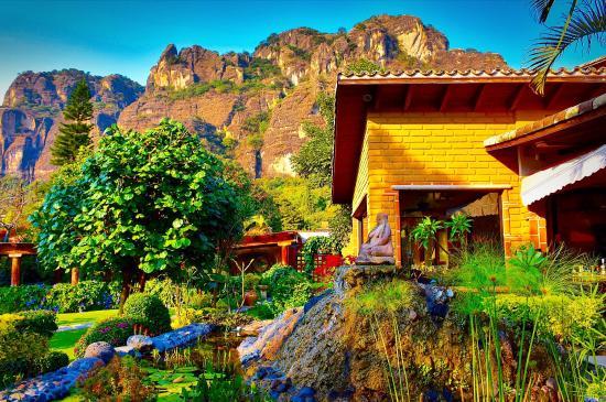 La Cascada Restaurant & Bar